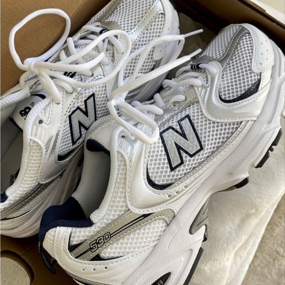 NWT NEW BALANCE 530 WHITE! Dad sneaker
